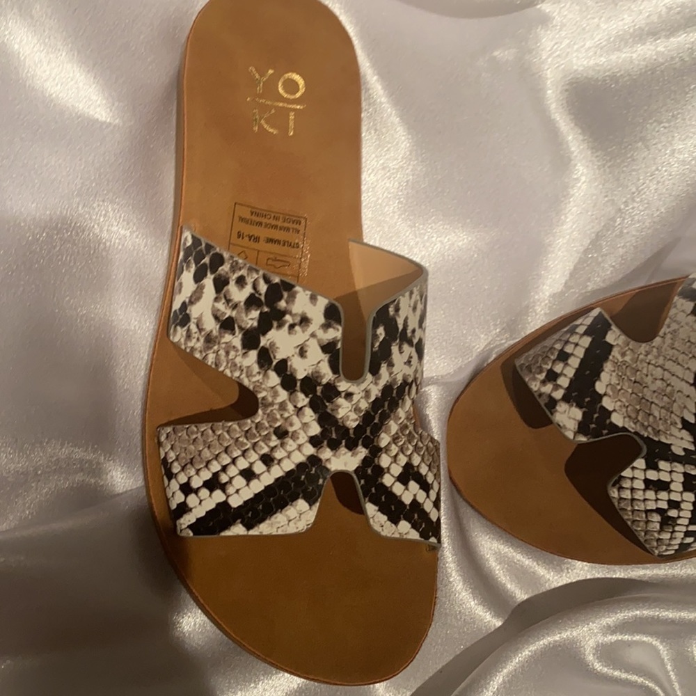 New Womens animal skin sz 7 slide sandals - Picture 2 of 2
